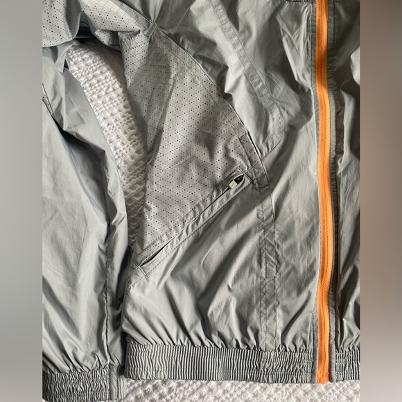 Nike Women’s sporty windbreaker zip-up jacket size small - Picture 6 of 9